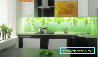 Fotoğraf: plastik bir panel ile çalışan bir önlük tasarımı