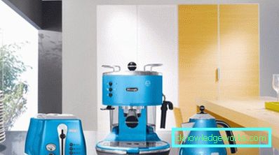 Farklı renklerde kahve makineleri Farklı renklerde kahve makineleri