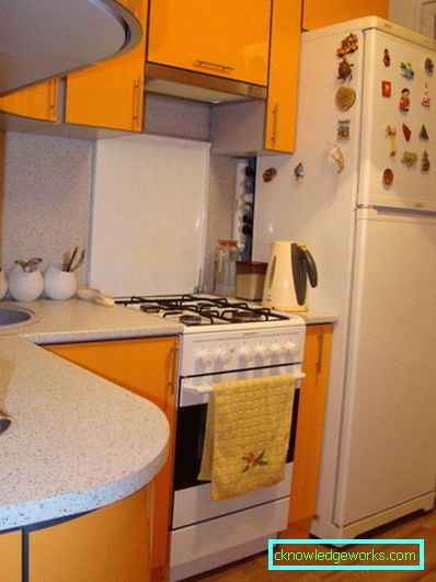 5 metrekarelik küçük bir mutfak alanı. buzdolabı 5 metrekarelik küçük bir mutfak alanı. buzdolabı