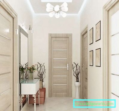 Kruşçev'deki küçük salon - dar bir koridorun tasarımının fotoğrafı