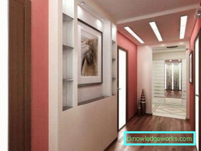 Kruşçev'deki küçük salon - dar bir koridorun tasarımının fotoğrafı