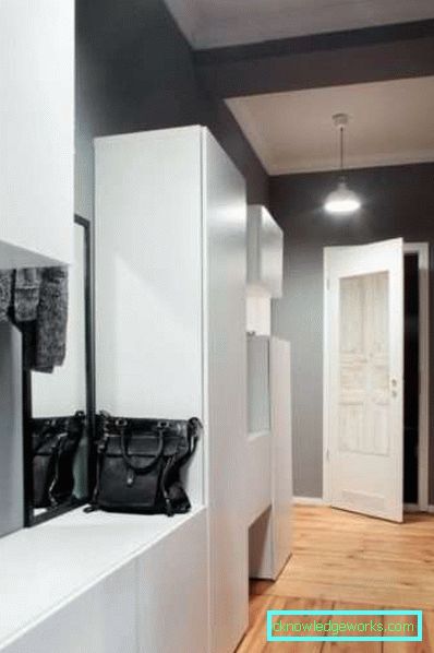 Kruşçev'deki küçük salon - dar bir koridorun tasarımının fotoğrafı
