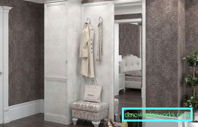 Kruşçev'deki küçük salon - dar bir koridorun tasarımının fotoğrafı