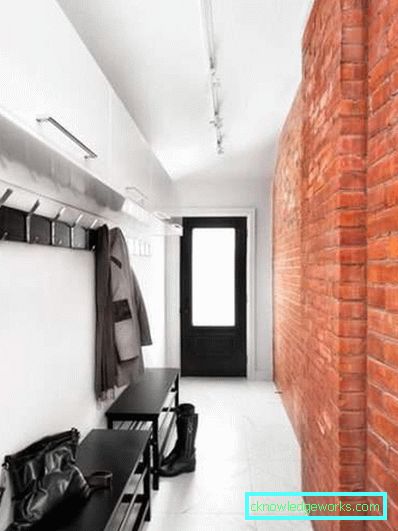 Kruşçev'deki küçük salon - dar bir koridorun tasarımının fotoğrafı