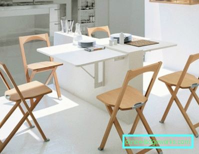 Mutfak için yemek masaları ve sandalyeler